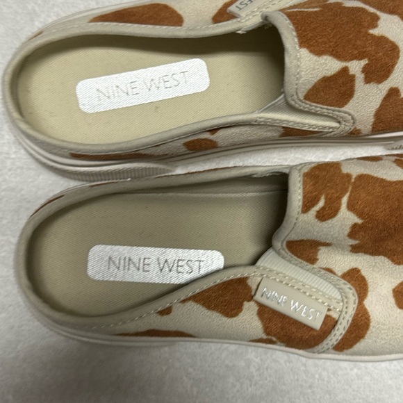 NWOT Nine West Cow Print Slip On Sneakers Size 7.5 - Picture 8 of 9